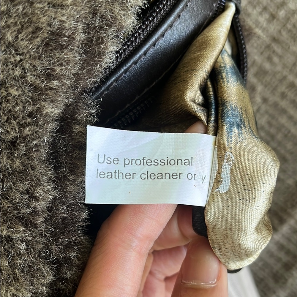 Overland Shoulder Bag - Picture 7 of 10